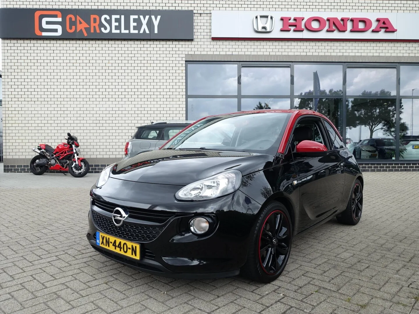 Opel Adam (2017) — foto 1