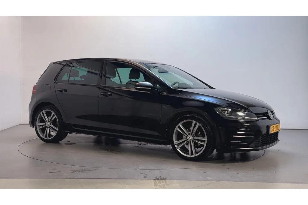 Volkswagen Golf (2018) — foto 1