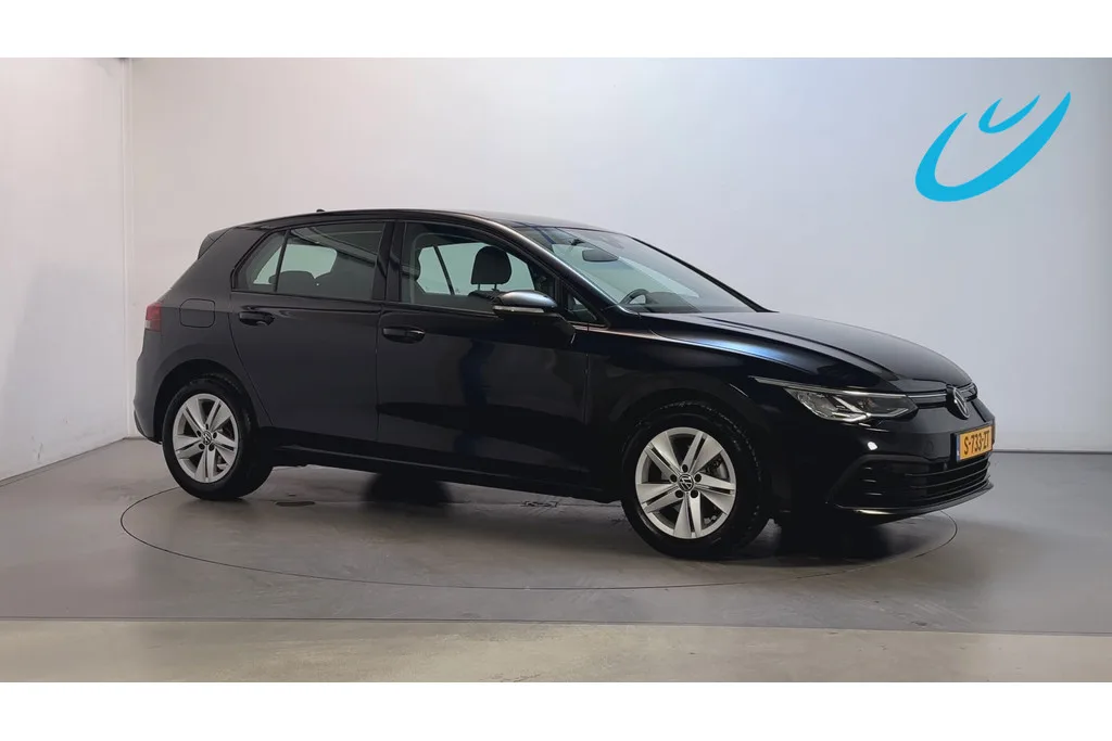 Volkswagen Golf (2023) — foto 1