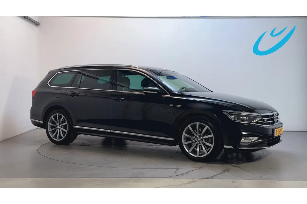 Volkswagen Passat (2023) — foto 1