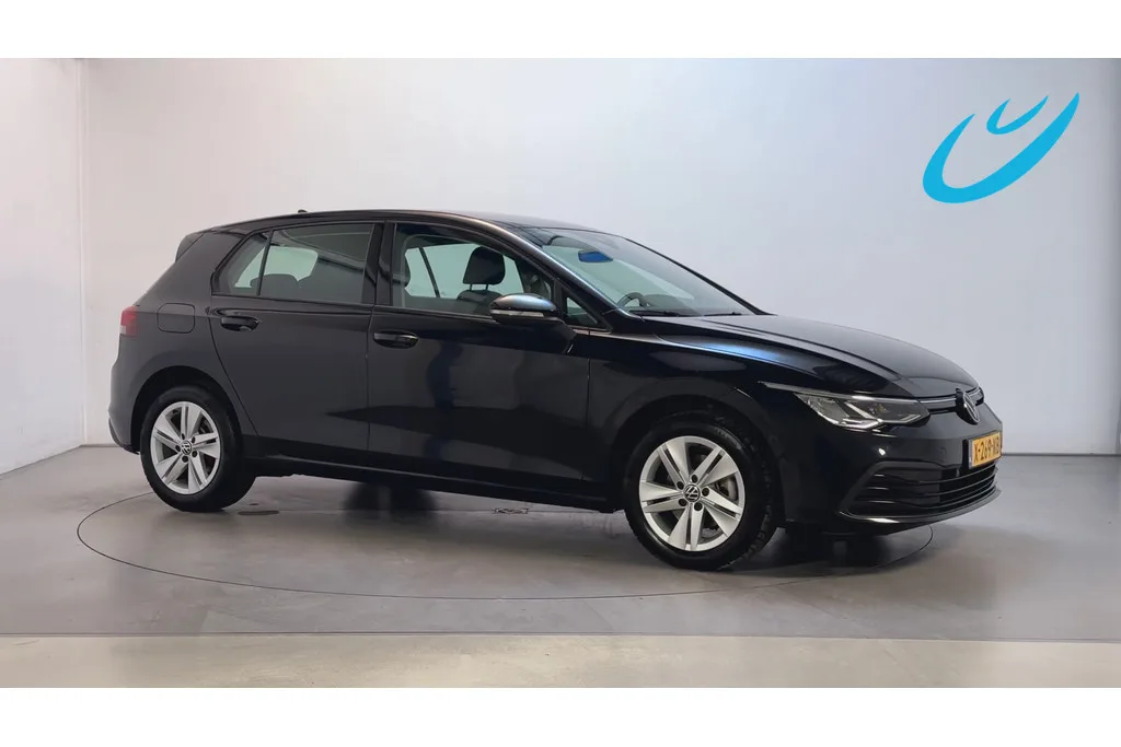 Volkswagen Golf (2024) — foto 1