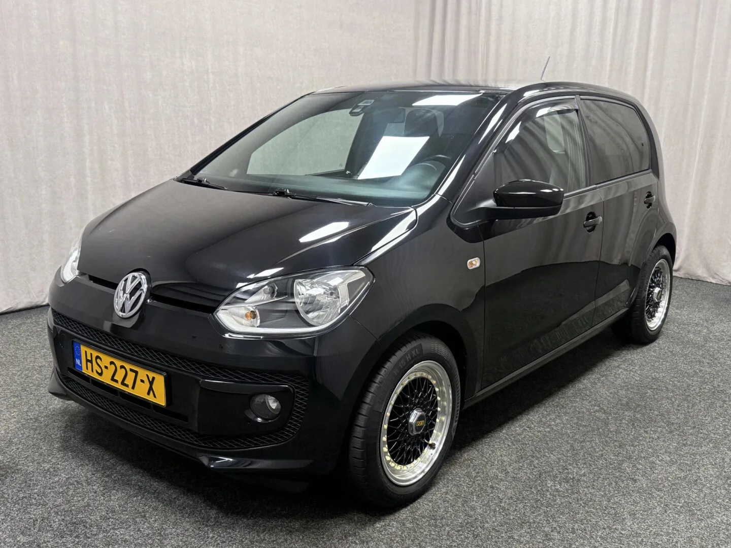 Volkswagen Up! (2015) — foto 1