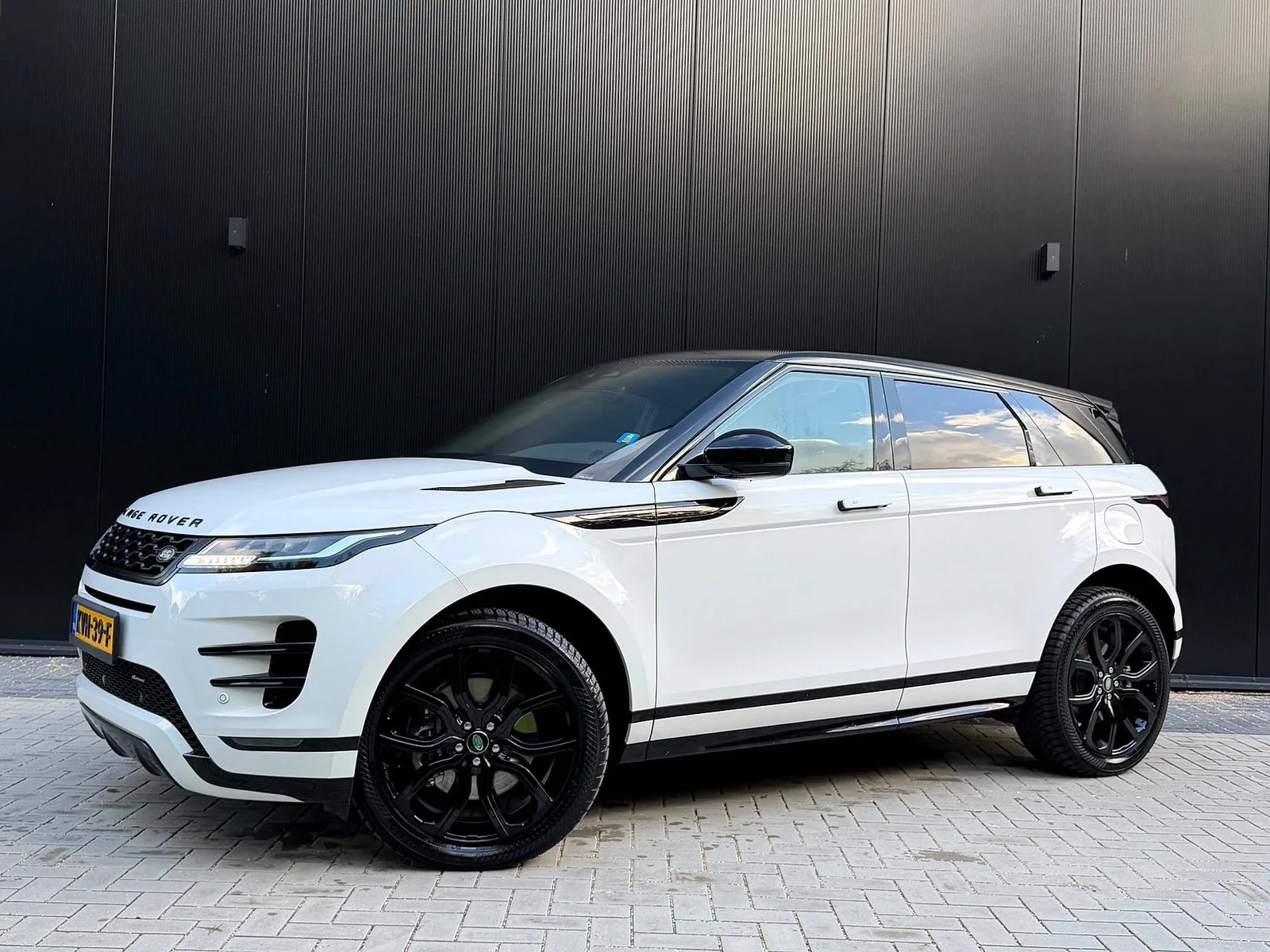 Land Rover Defender (2023) — foto 1
