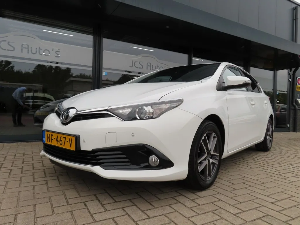 Toyota Auris (2017) — foto 1