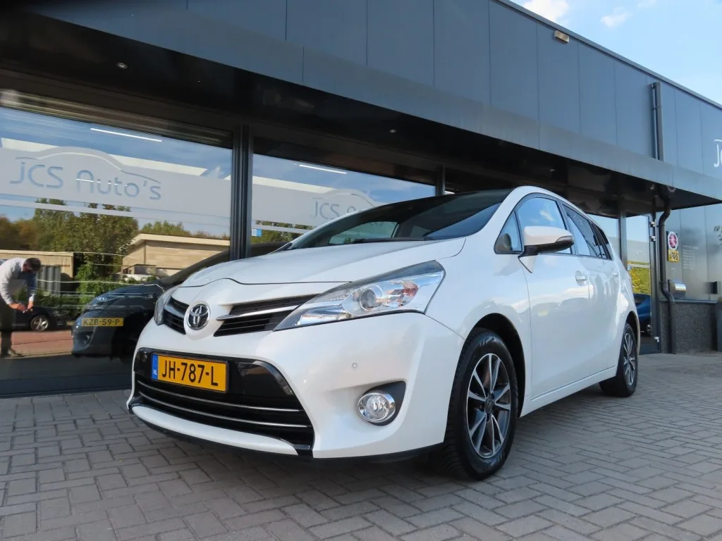 Toyota Verso (2013) — foto 1