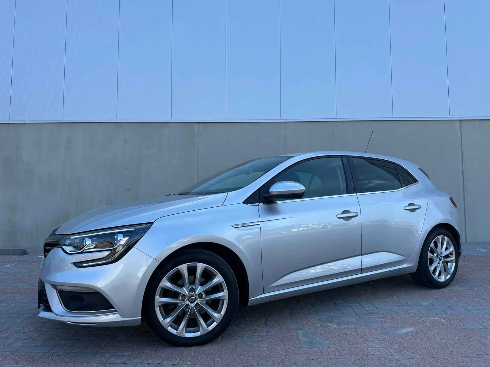 Renault Mégane (2017) — foto 1