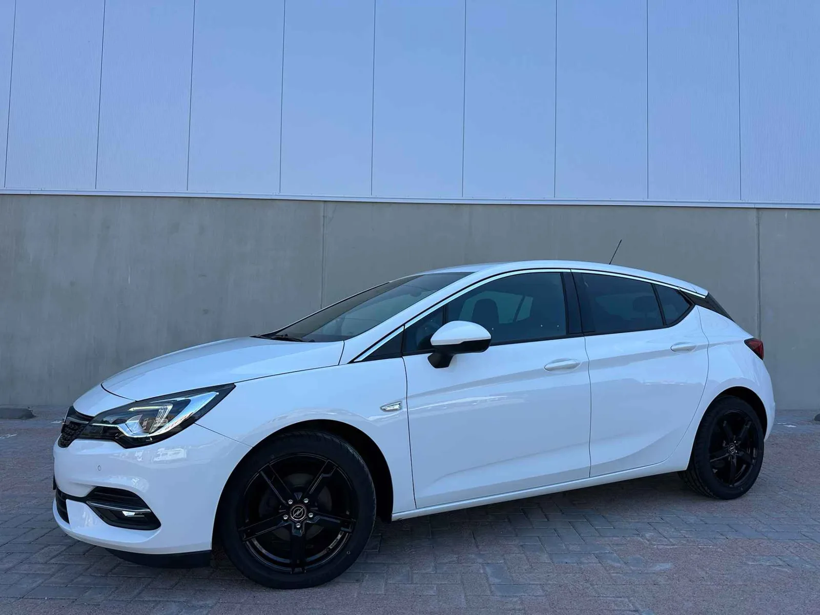 Opel Astra (2021) — foto 1