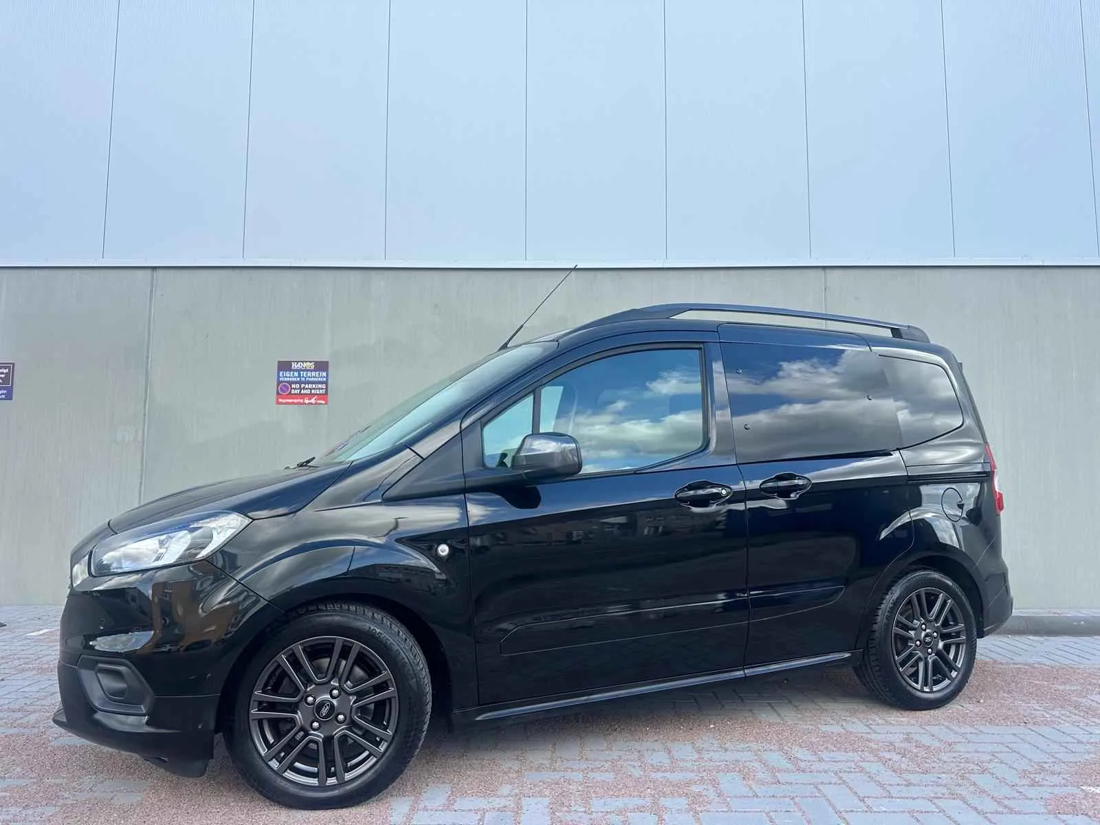 Ford Tourneo Courier (2019) — foto 1