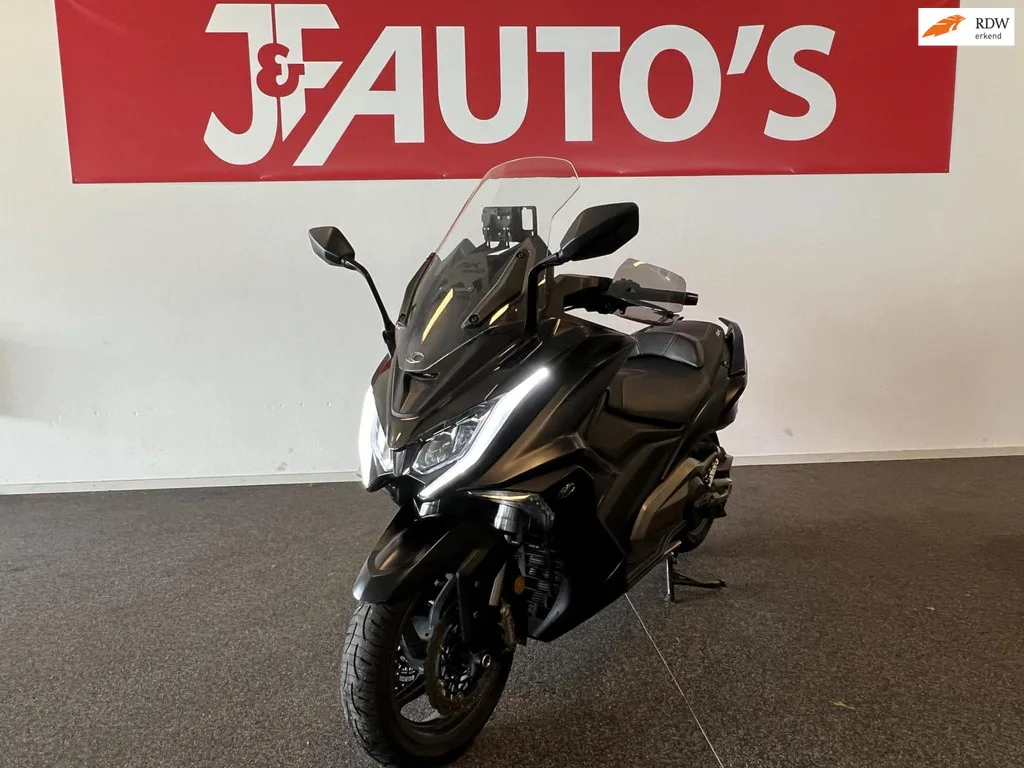 Kymco AK Scooter 550i BEENKLEED (2019) — foto 1