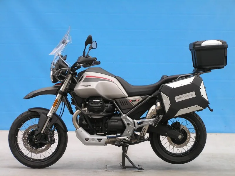 Moto Guzzi V85 TT (2023) — foto 1