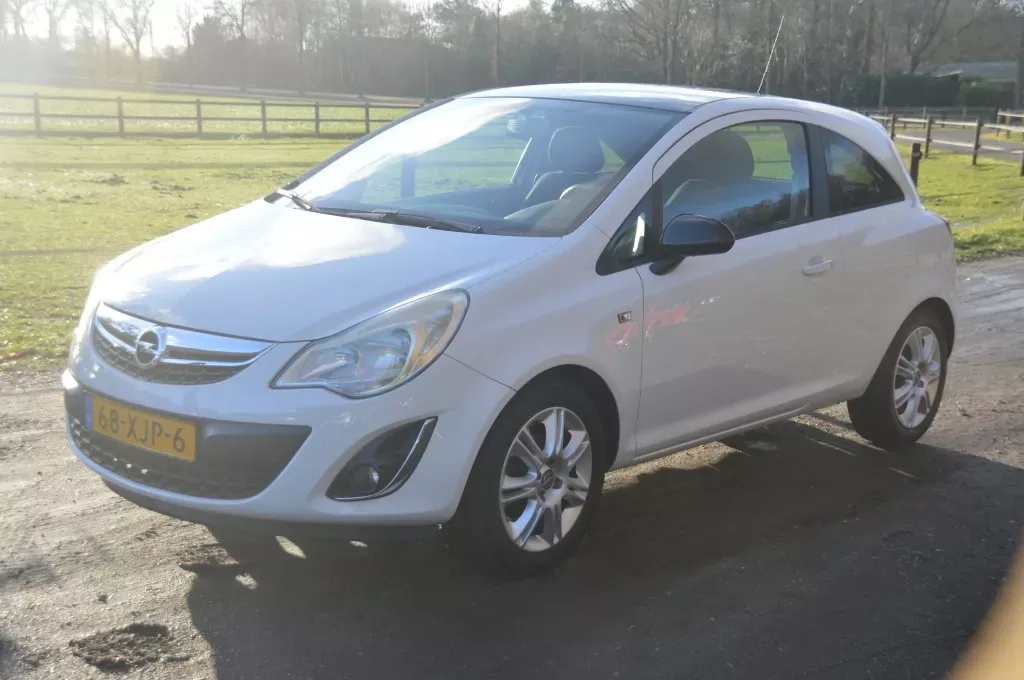 Opel Corsa (2012) — foto 1