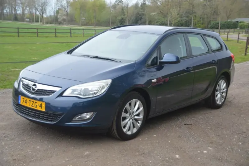 Opel Astra (2012)