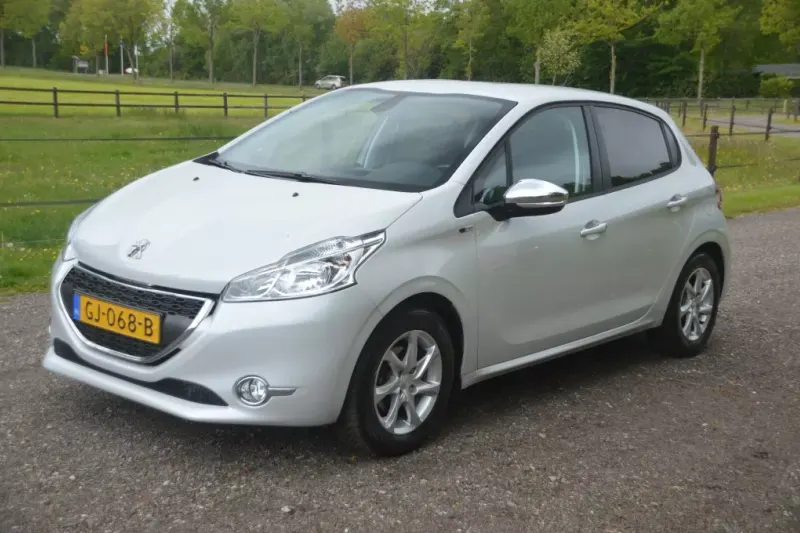 Peugeot 208 (2015)