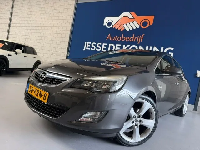 Opel Astra (2010) — foto 1