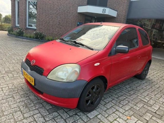 Toyota Yaris (2000) — foto 1