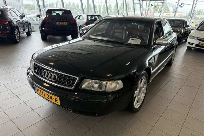 Audi S8 (1998)