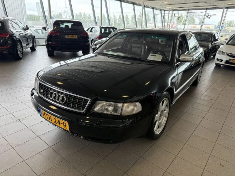 Audi S8 (1998) — foto 1