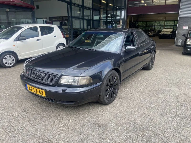 Audi S8 (1998) — foto 1