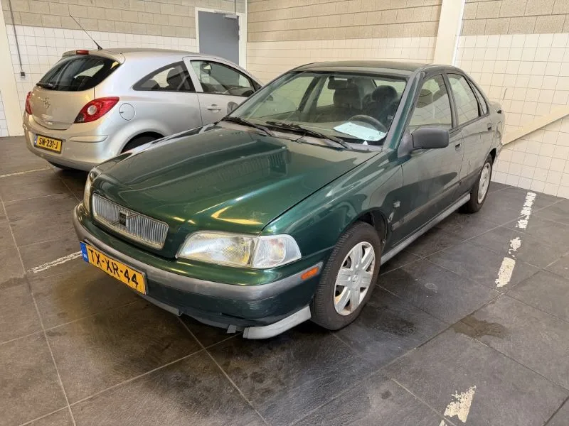 Volvo S40 (1998) — foto 1