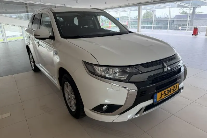 Mitsubishi Outlander (2020)
