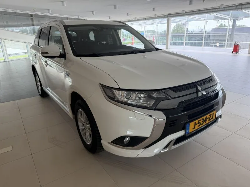 Mitsubishi Outlander (2020) — foto 1
