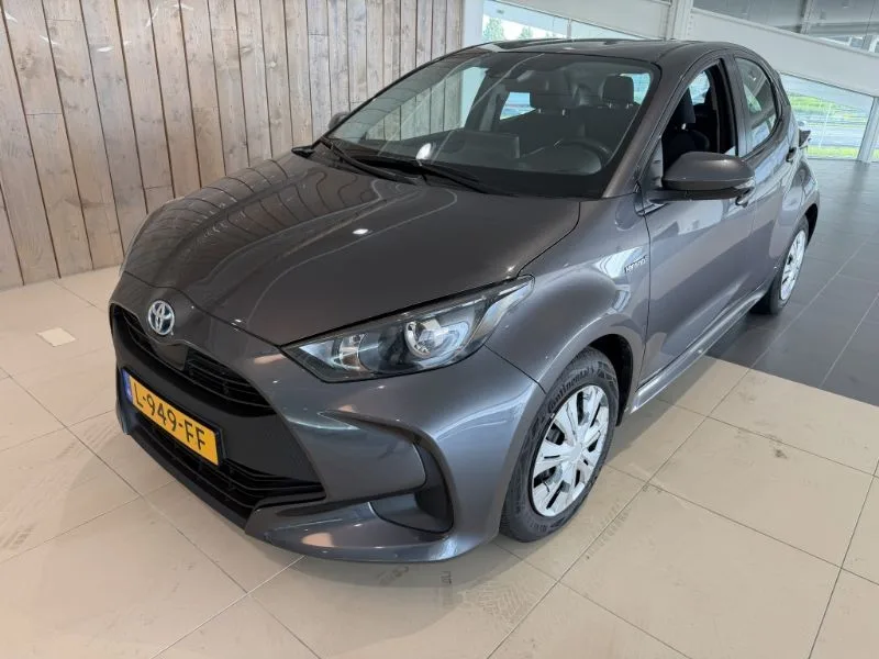 Toyota Yaris (2021) — foto 1