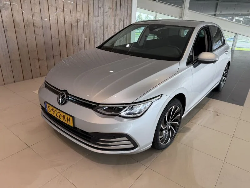 Volkswagen Golf (2023) — foto 1