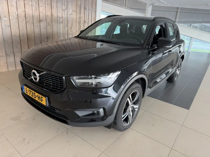 Volvo XC40 (2021) — foto 1