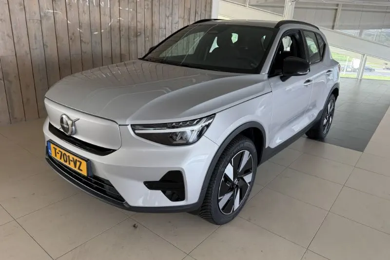 Volvo XC40 (2023)
