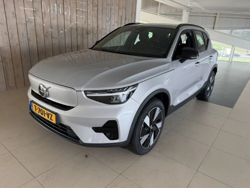 Volvo XC40 (2023) — foto 1