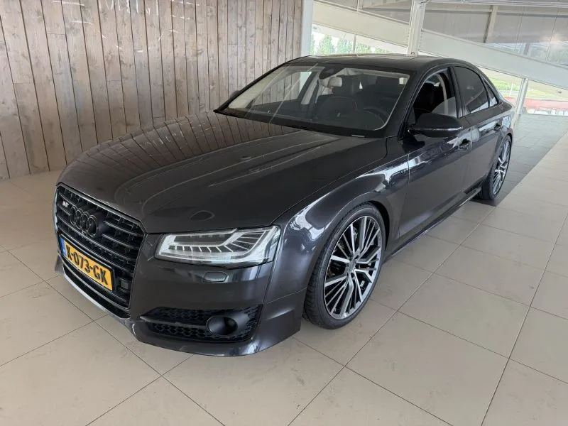 Audi S8 (2015) — foto 1