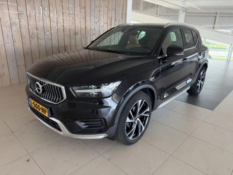 Volvo XC40 (2021) — foto 1