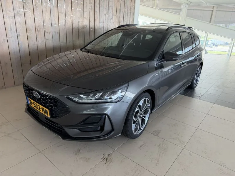 Ford Focus (2022) — foto 1