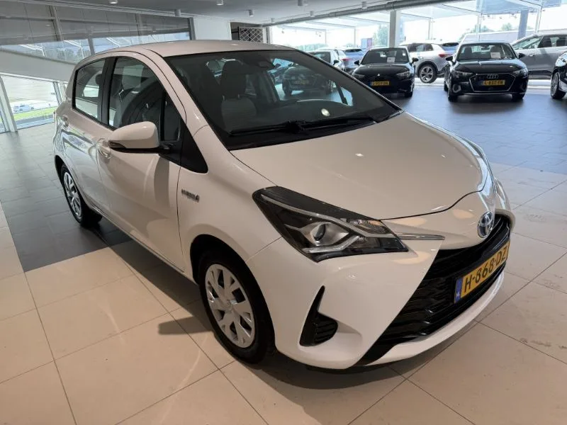 Toyota Yaris (2020) — foto 1