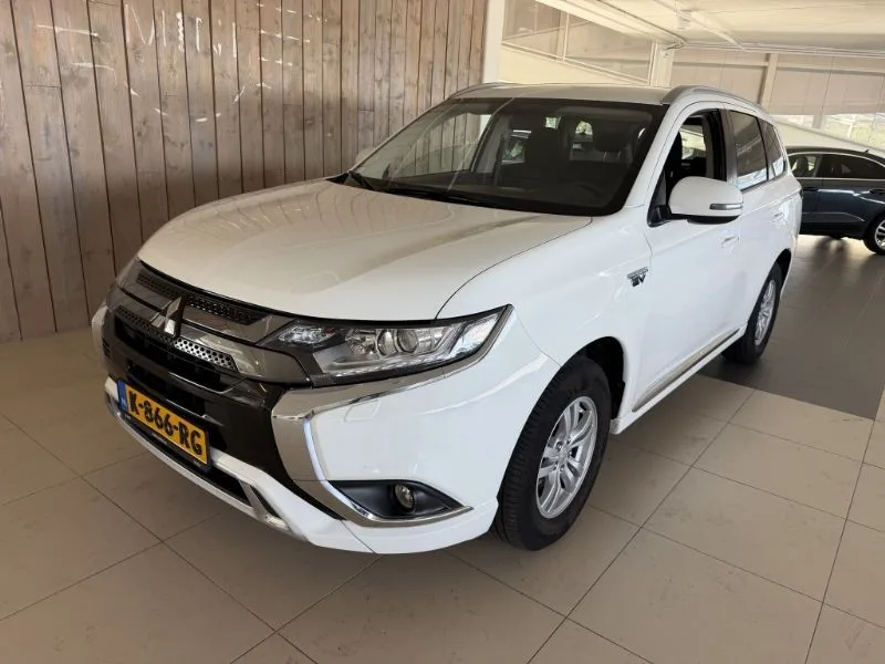 Mitsubishi Outlander (2021) — foto 1