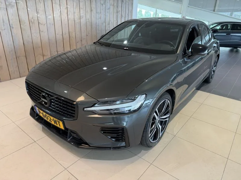Volvo S60 (2022) — foto 1