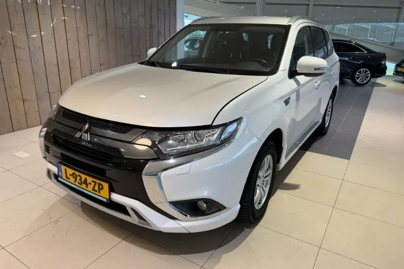 Mitsubishi Outlander (2021)