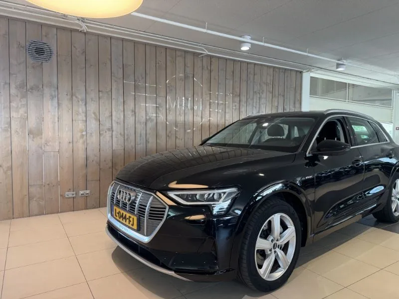 Audi e-tron (2021) — foto 1