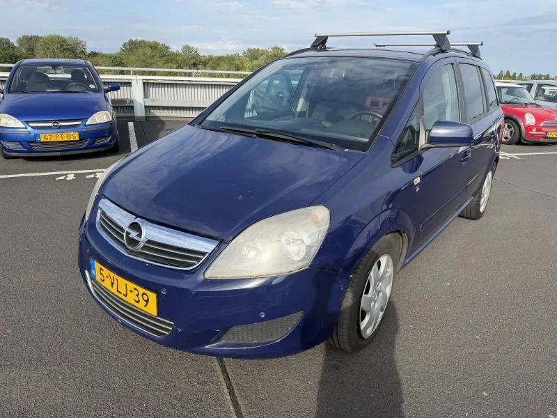 Opel Zafira (2011) — foto 1