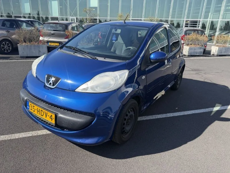 Peugeot 107 (2008) — foto 1