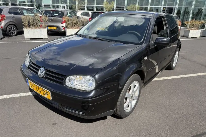 Volkswagen Golf (2003)
