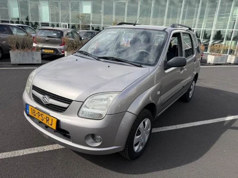 Suzuki Ignis (2004) — foto 1
