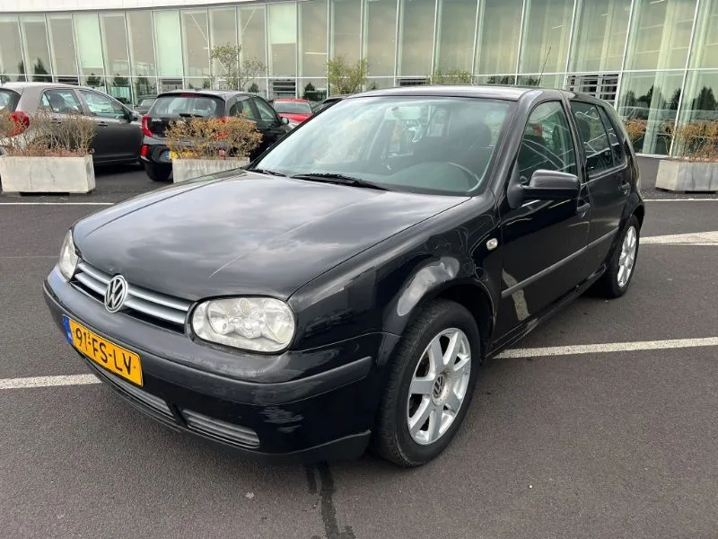 Volkswagen Golf (2000) — foto 1