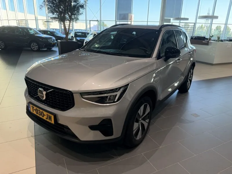 Volvo XC40 (2023) — foto 1
