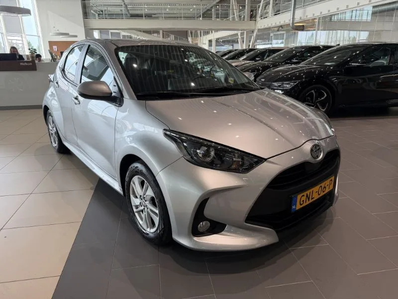 Toyota Yaris (2024) — foto 1