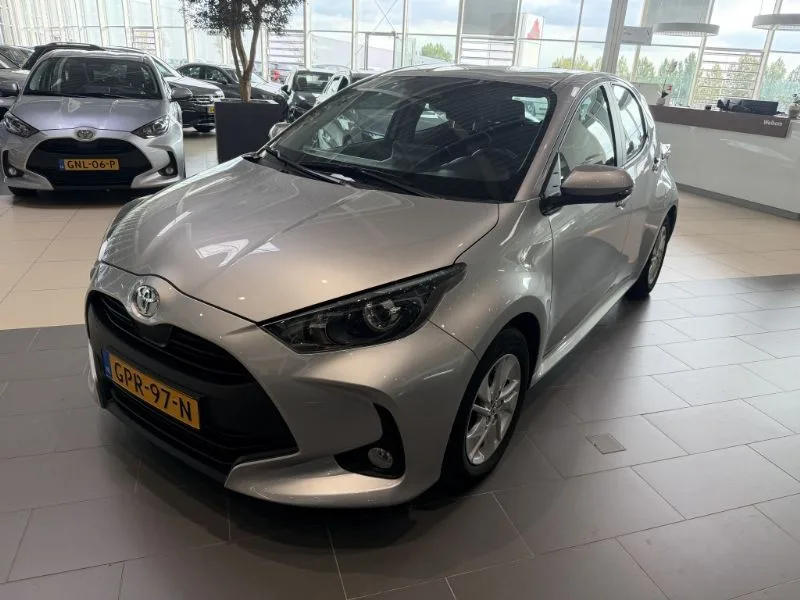 Toyota Yaris (2024) — foto 1