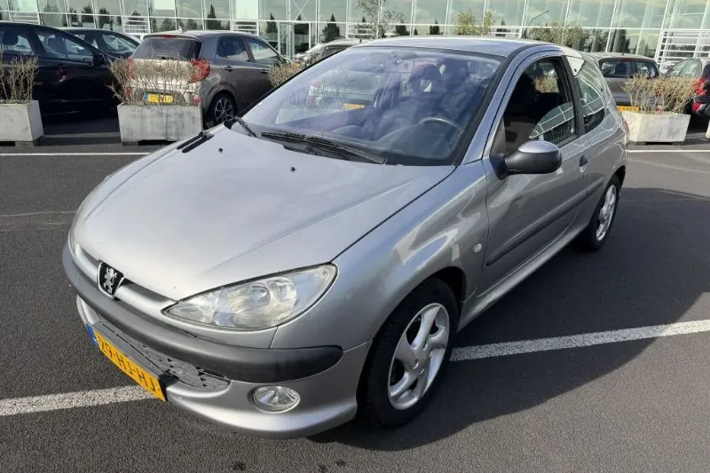 Peugeot 206 (2001)