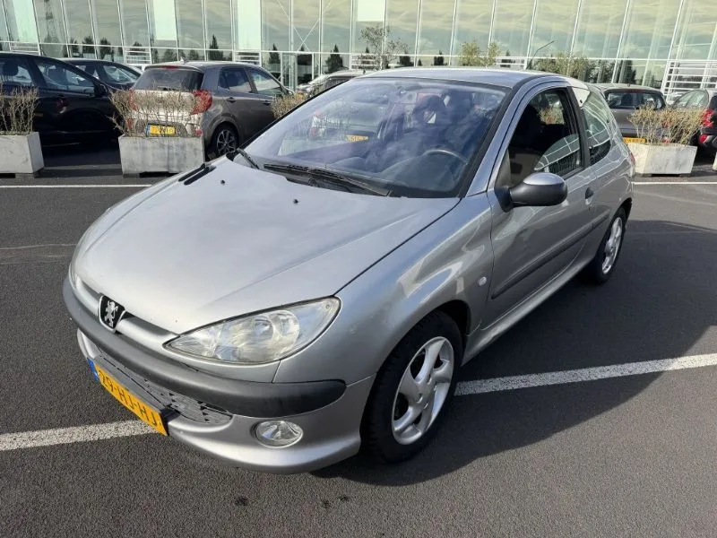 Peugeot 206 (2001) — foto 1