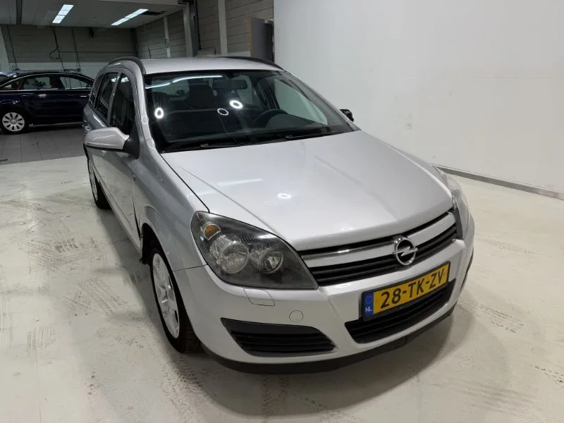 Opel Astra (2006) — foto 1