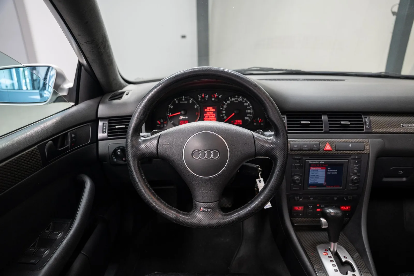 Audi RS 6 (2002) — foto 1